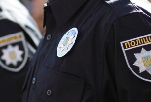 У Києві засудили на 7,5 років грабіжника, який пограбував 88-річну жінку у під'їзді