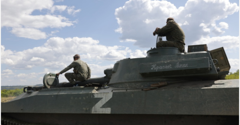 Російські війська розстріляли сім'ю цивільних та взяли в заручники дитину в Шандриголовому