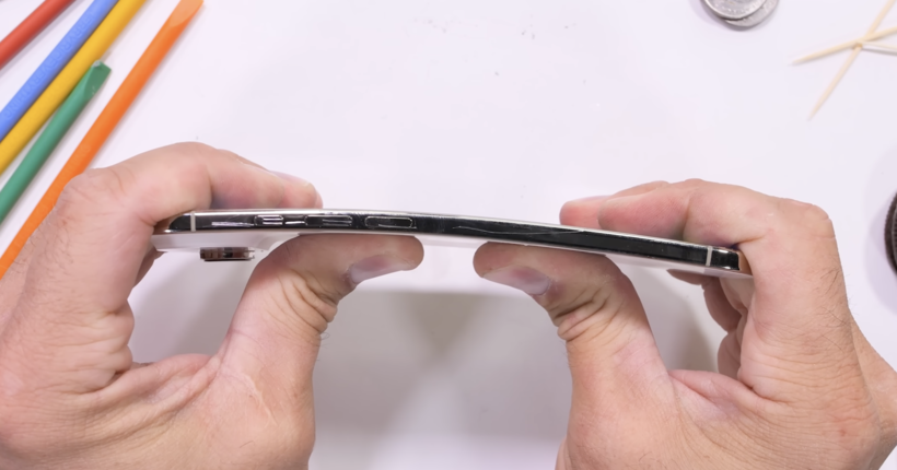 Краштест iPhone Air: як новинка реагує на серйозні пошкодження