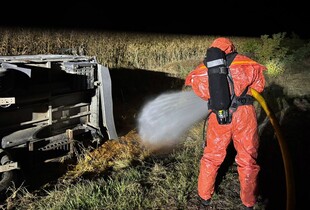 На Черкащині вантажівка з хімікатами потрапила в ДТП - розлилось 13 тонн хлоровмісної речовини