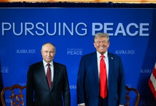 Зеленський про ціль зустрічі на Алясці: Путін просто хотів фото з Трампом
