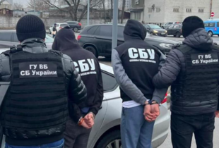 Громадянство України за $10 тисяч: СБУ затримала ділків, які 
