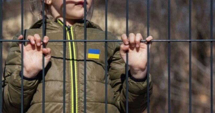 На Харківщині російські окупанти взяли у полон жінку з дитиною для захисту від дронів