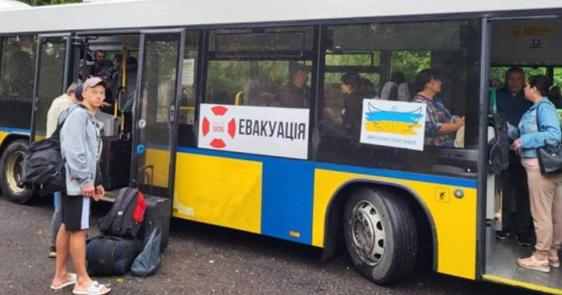 З прифронтових територій України евакуювали майже 100 тисяч осіб за літо