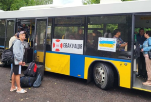 З прифронтових територій України евакуювали майже 100 тисяч осіб за літо