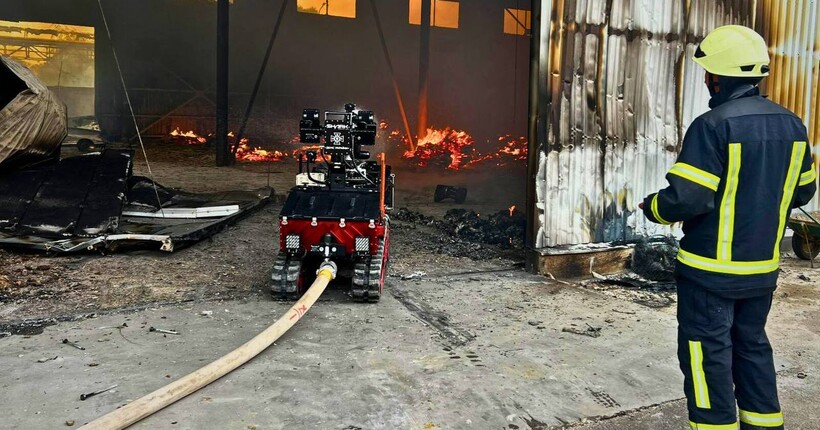 Понад 1500 рятувальників та поліцейських ліквідовують наслідки масованої атаки росії – МВС