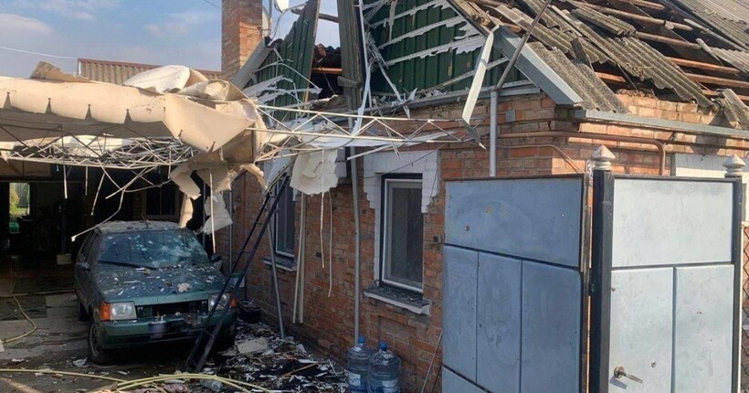 Окупанти вдарили по двох районах Дніпропетровщини: виникла пожежа (фото)
