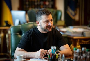 Зеленський привітав Маю Санду з перемогою на виборах у Молдові