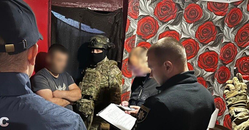 Викрито шахрайську групу, що обікрала звільнених з полону військових на майже 1 млн грн