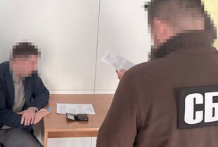 Відпочивав за кордоном під виглядом службових відряджень: посадовцю КМДА повідомлено про підозру