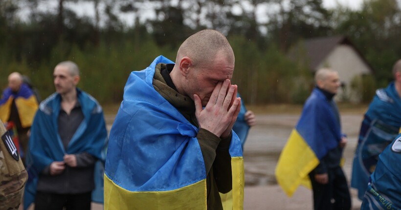 Україна і росія провели новий обмін полоненими: додому повернулися 185 захисників