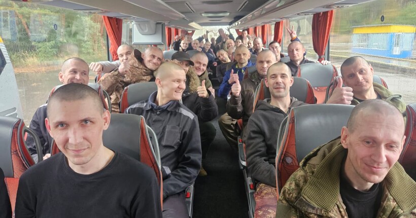 Наймолодшому з військових - 26 років, найстаршому - 59: у Коордштабі розповіли деталі обміну полоненими
