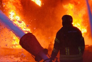 Через удари на Донеччині спалахнуло п'ять пожеж: під прицілом рф був об'єкт критичної інфраструктури (фото)