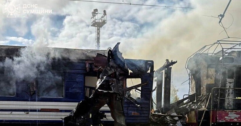 Удар по Шостці: у ДСНС розповіли про наслідки та показали кадри з місця атаки на залізниці (фото, відео)