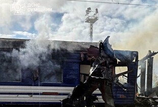 Удар по Шостці: у ДСНС розповіли про наслідки та показали кадри з місця атаки на залізниці (фото, відео)