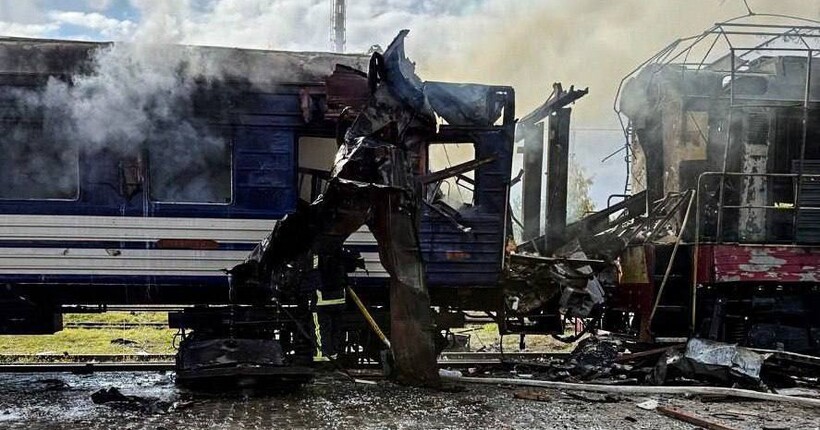 Росіяни вдарили по вокзалу у Шостці: кількість поранених зросла до 30 людей