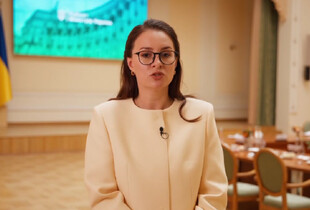 Вчителі на прифронтових територіях отримуватимуть збільшену щомісячну доплату: Свириденко назвала суму
