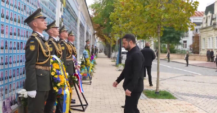 Зеленський та прем'єр Нідерландів вшанували памʼять загиблих українських воїнів і захисниць (відео)