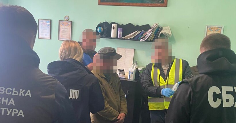 На Миколаївщині викрили працівника колонії, який переправляв наркотики ув’язненим