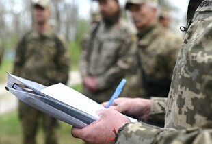 У Черкасах перед проходження ВЛК помер військовозобов’язаний: чоловік випав з автобусу та вдарився головою