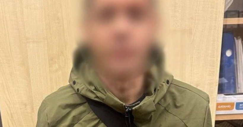 У Києві через ревнощі чоловік вдарив ножем нового обранця колишньої дружини