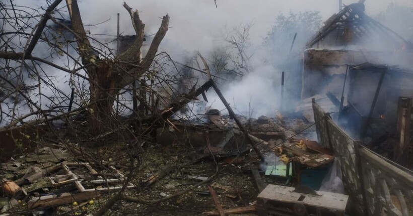 Загарбники вдарили по трьох районах Дніпропетровщини: є загиблі та поранені (фото)