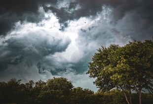 У Києві та кількох регіонах оголошено жовтий рівень небезпеки через погіршення погоди