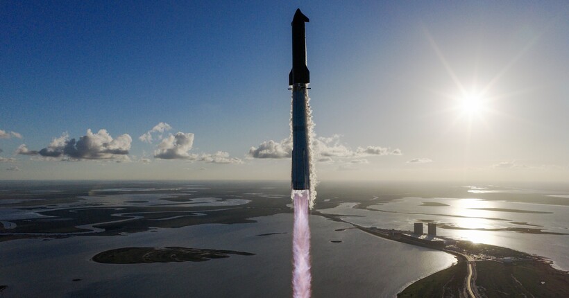 SpaceX провела випробування надважкої ракети Starship Flight 11 (відео)