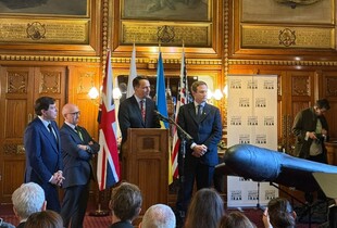 росія зміниться тільки якщо програє війну - Сікорський в парламенті Британії