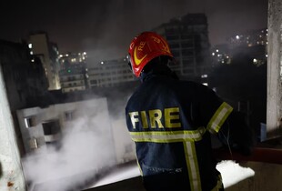 Пожежна служба назвала причину пожежі на фабриці одягу в Бангладеші