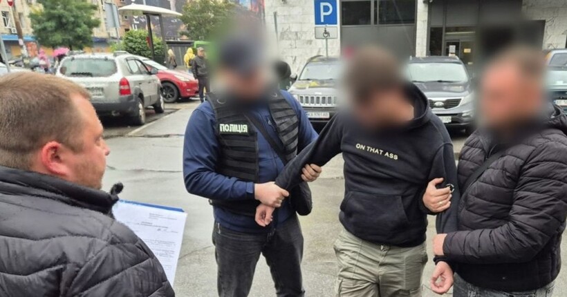 У Києві затримали інструктора автошколи, який за $4 500 обіцяв 