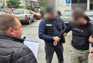 У Києві затримали інструктора автошколи, який за $4 500 обіцяв 