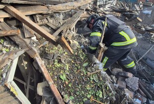 У Добропіллі з-під завалів будинку рятувальники дістали тіло загиблого чоловіка