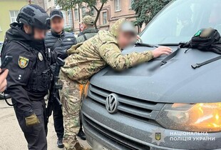 Викрадали людей, катували і вимагали гроші: у Тернополі затримали групу військових