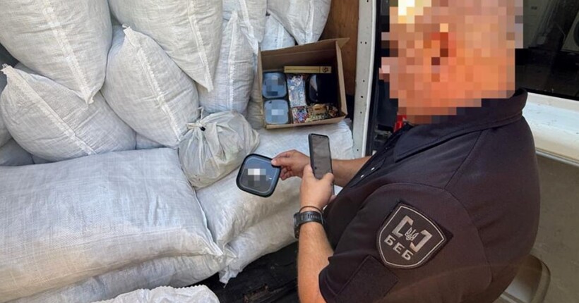 В Одесі викрили підпільний цех з виробництва кальянного тютюну та рідин для вейпів