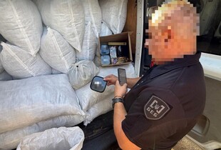 В Одесі викрили підпільний цех з виробництва кальянного тютюну та рідин для вейпів