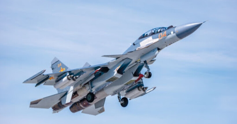 Збиття Су-30СМ в Криму: у ВМС ЗСУ розповіли, як росіяни збили власний винищувач