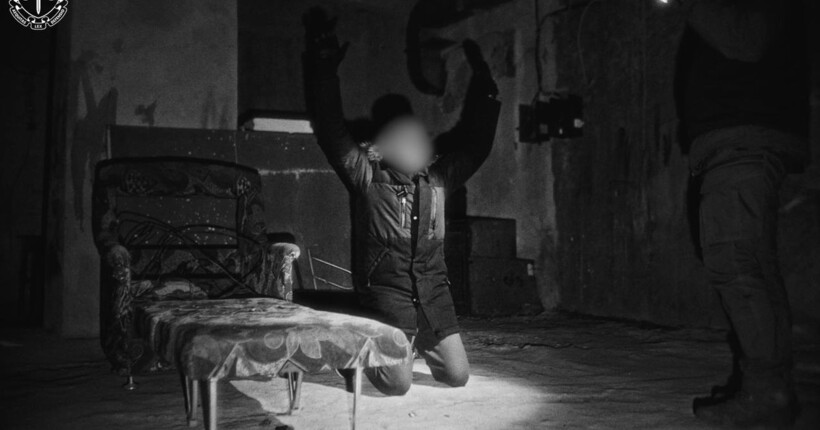 Катували поліцейського під час окупації Ізюма: вдалося встановити особистість двох військових рф (фото)