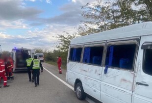 На трасі Київ–Одеса перекинувся мікроавтобус: постраждали вісім людей