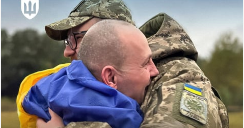 Двох українських військових повернули з полону на окупованій Луганщині