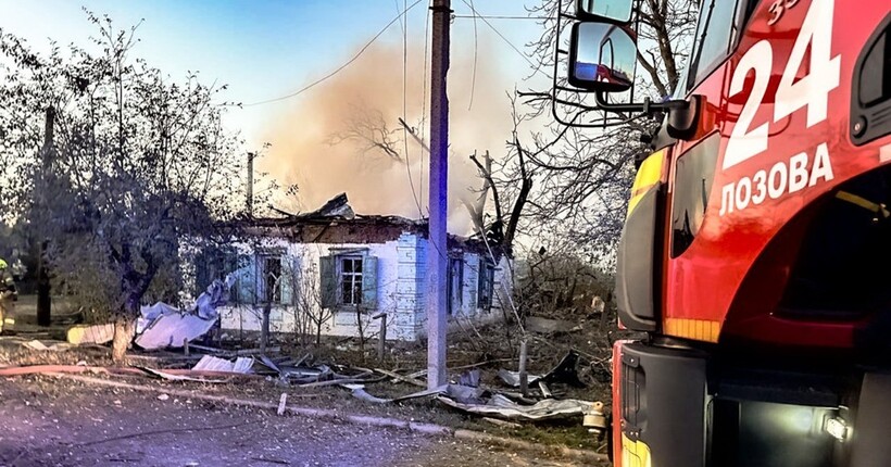 Росіяни атакували житловий сектор у Лозовій: є постраждалі та пошкодження (фото)