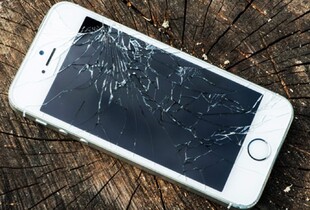Фахівці пояснили, чому не можна ремонтувати тріщини на екрані клеєм