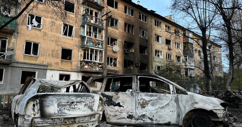 Удар по Шахтарському: 69-річна жінка знаходиться у важкому стані (фото)
