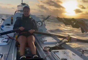 Дві британки перепливли Тихий океан на веслах