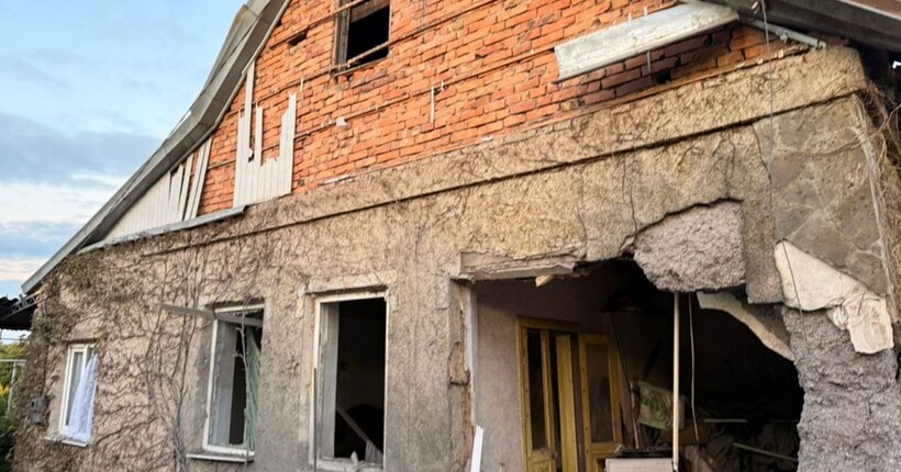 Росіяни обстріляли два райони Дніпропетровщини: спалахнули пожежі (фото)