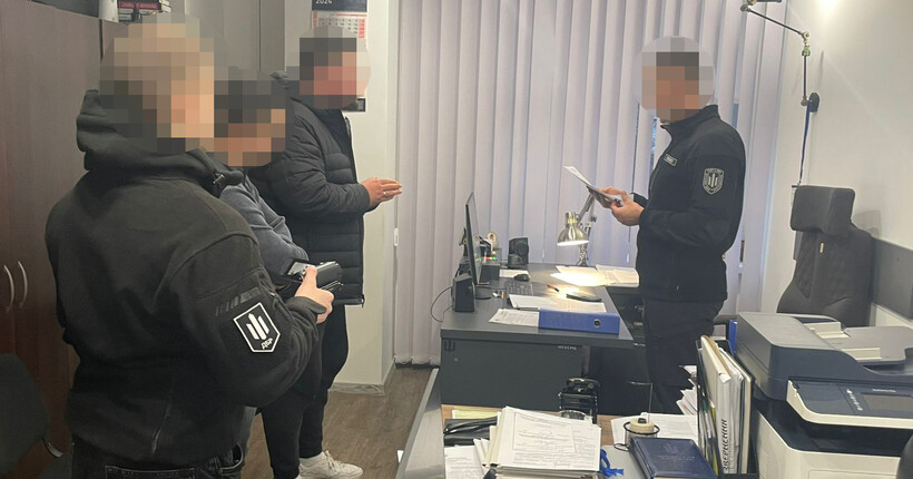 ДБР оголосило підозру двом правоохоронцям за побиття чоловіка у Києві (відео)