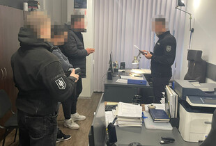 ДБР оголосило підозру двом правоохоронцям за побиття чоловіка у Києві (відео)