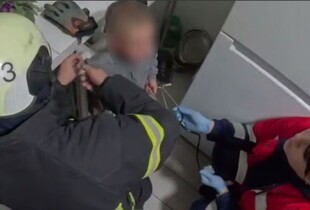 У Луцьку рятувальники допомогли трирічному хлопчику, який застряг рукою у батареї (відео)