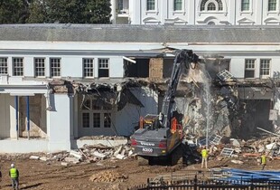 Техніка розпочала демонтаж Білого дому: яка причина