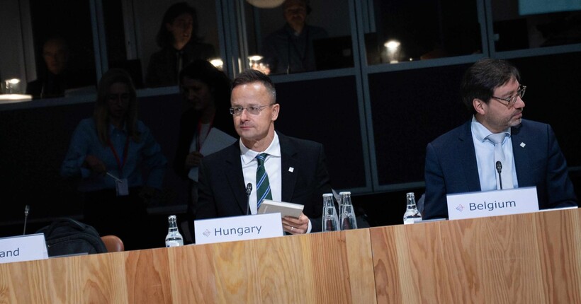 Угорщина боротиметься проти заборони ЄС на імпорт нафти і газу з рф - Сіярто